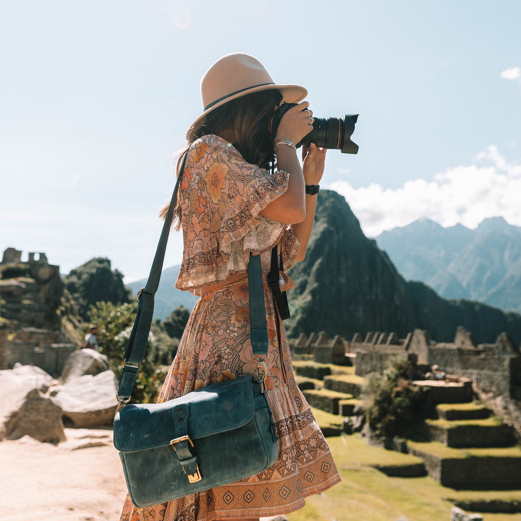 Personalized Top Grain Italian Leather Messenger Bag Camera Bag for Mirrorless, Instant, DSLR Cameras, Travel Bag, Unisex - Handcrafted